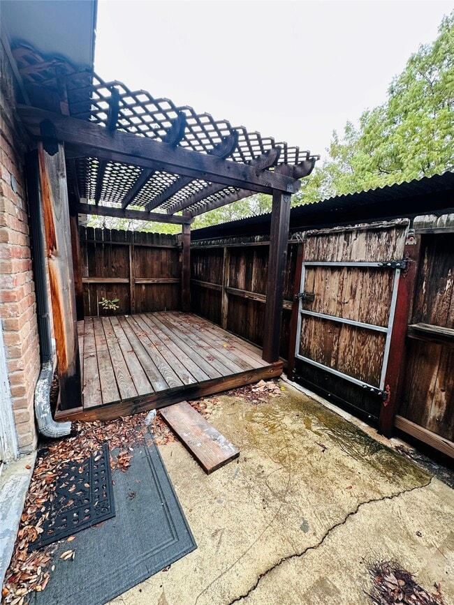 Building Photo - 8935 Gaylord Dr