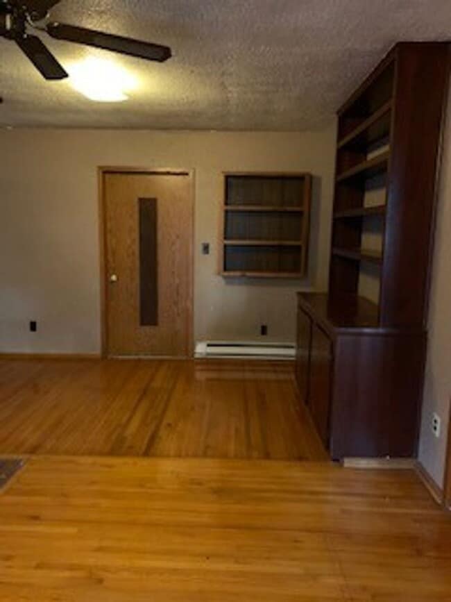 Building Photo - Large 3 BR 2 BA house w beautiful woodwork...