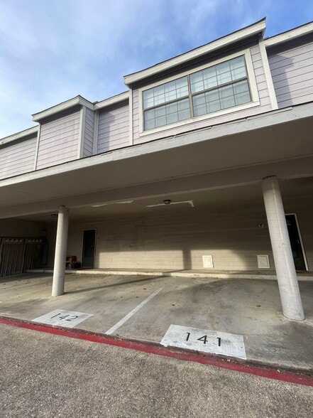 Building Photo - 8545 Midpark Rd