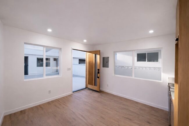 Building Photo - 12527 Cranbrook Ave