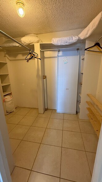 Building Photo - 2049 S Ocean Dr