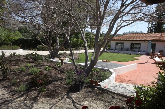 Building Photo - 2753 Redondo Cir