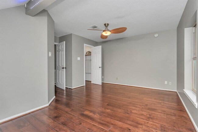 Building Photo - 4611 Bermuda Dr