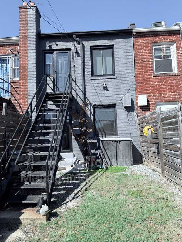 Building Photo - 1447 Holbrook St NE