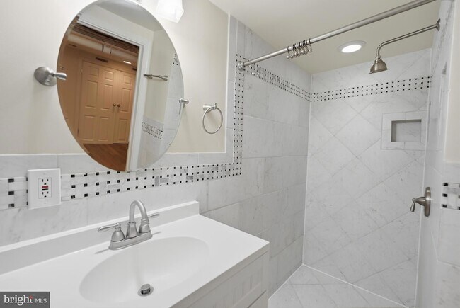 Building Photo - 3839 Beecher St NW