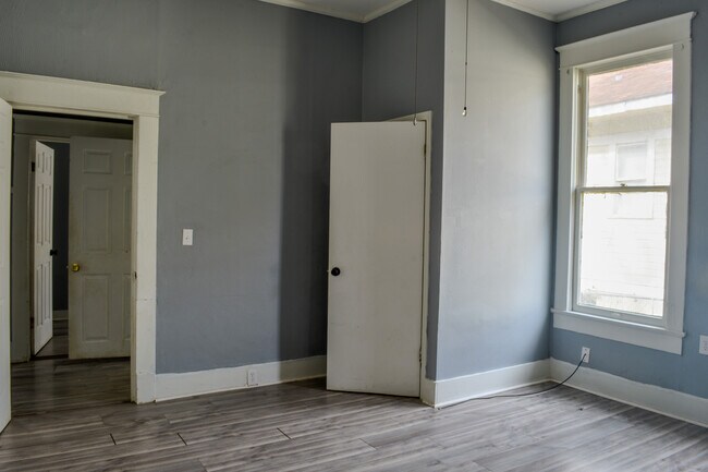 Building Photo - 2416 Highland Ave