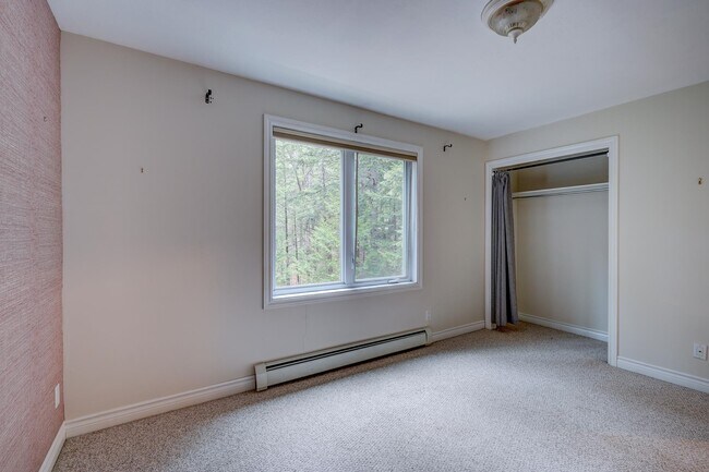 Building Photo - 28 Grachen Dr