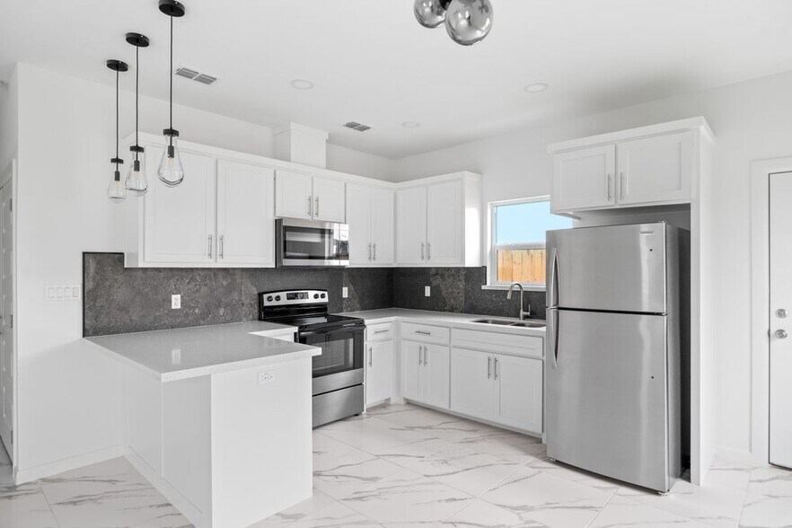 Building Photo - 11502 N 24th St