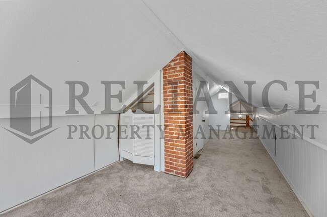 Building Photo - 653 Harding St