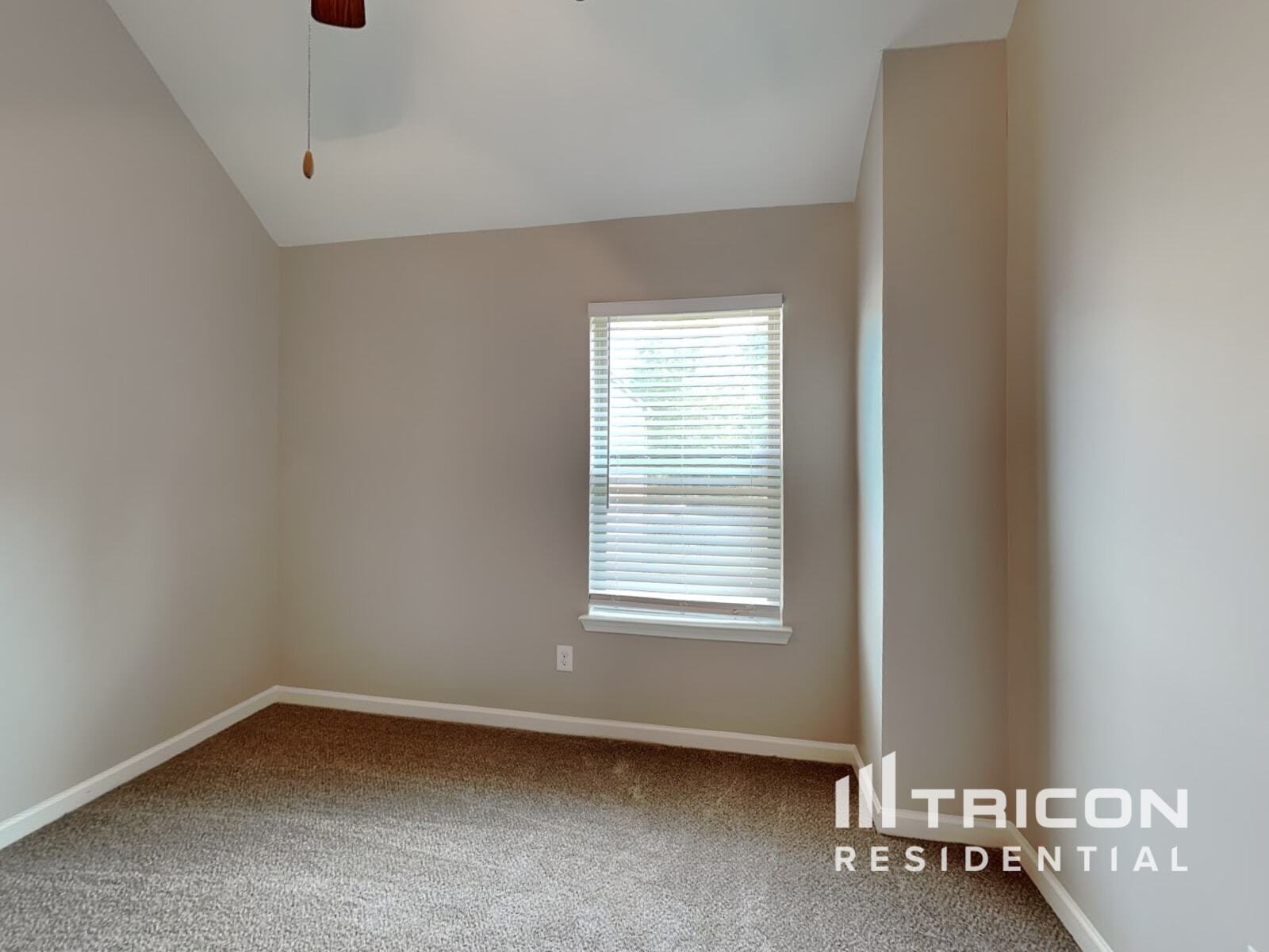 Building Photo - 1760 Long Acre Dr
