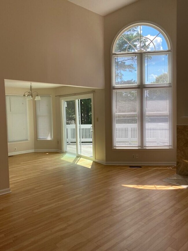Building Photo - Spacious Chapel Hill Living with Resort-St...