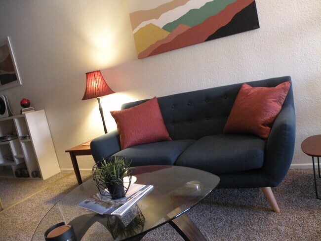 Living room - 5300 E Waverly Dr
