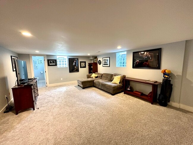 Building Photo - 4515 N Lake Dr