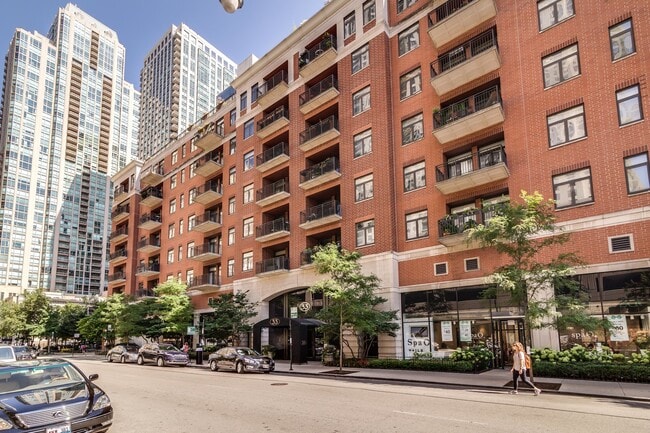 Building Photo - 33 W Huron St