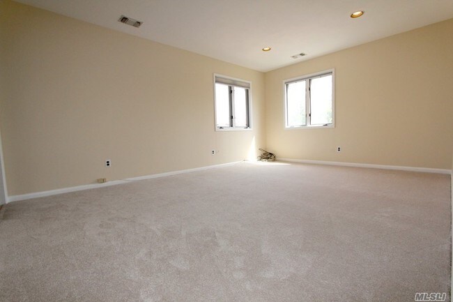 Building Photo - 35 Aldgate Dr E