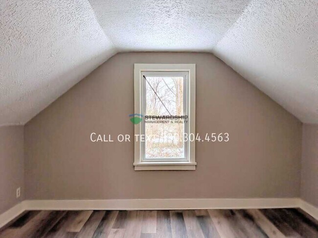 Building Photo - 133 Catherine St