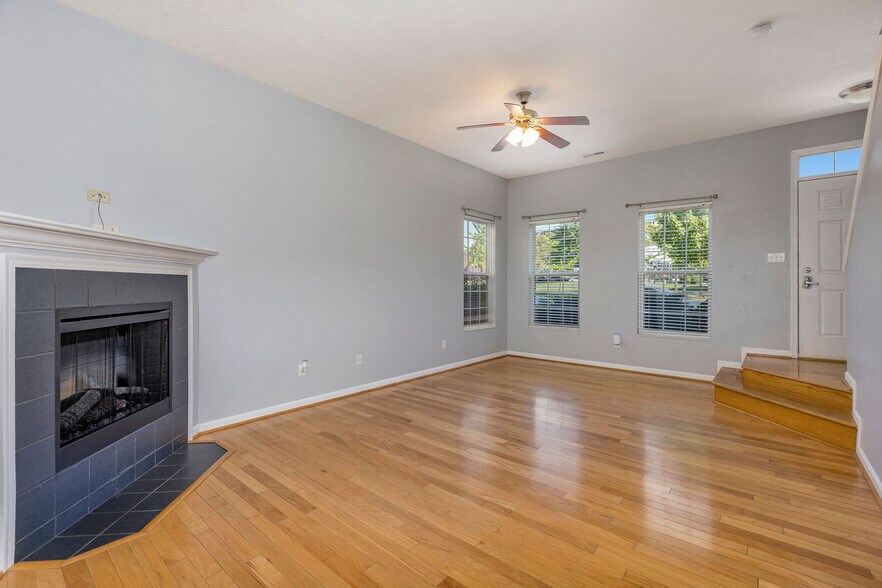 Building Photo - 1441 Laurel Park Dr