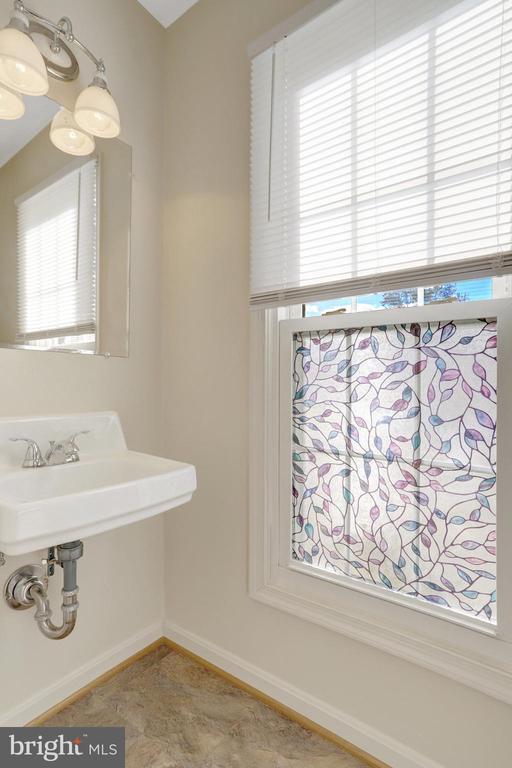 Building Photo - 6576 Yadkin Ct