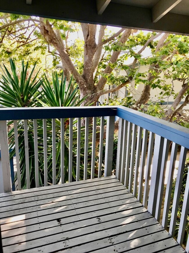 Building Photo - Capitola 1 bedroom, 1 bath Upstairs Unit