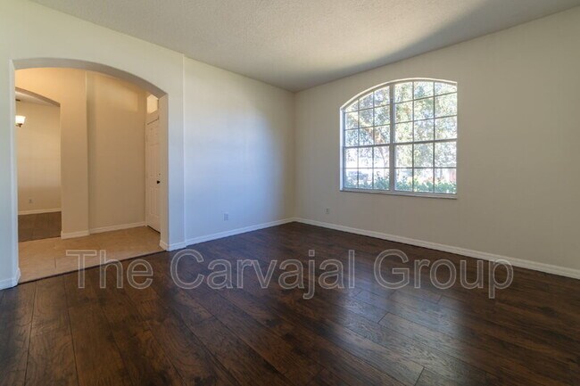 Building Photo - 423 Heather Hills Dr