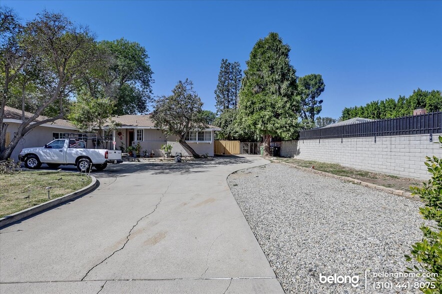 Building Photo - 8833 Paso Robles Ave