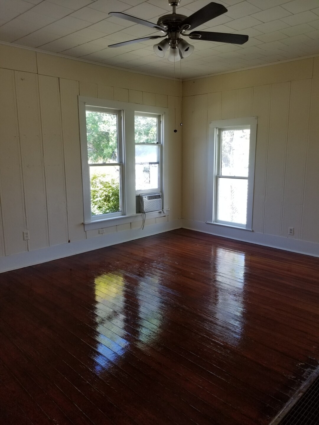 Building Photo - 706 Fowzer St