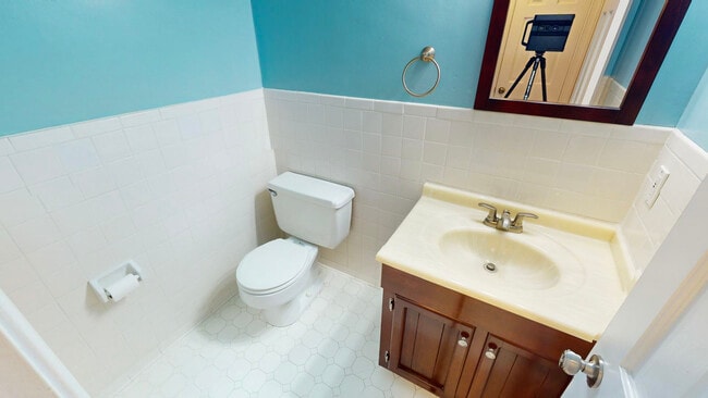 Building Photo - 707 Sir Walter Cir