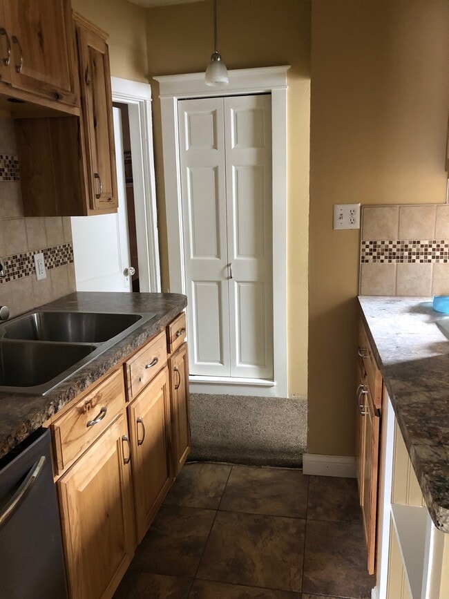 Building Photo - Beautiful 2 bedroom 2 bath stand- alone home