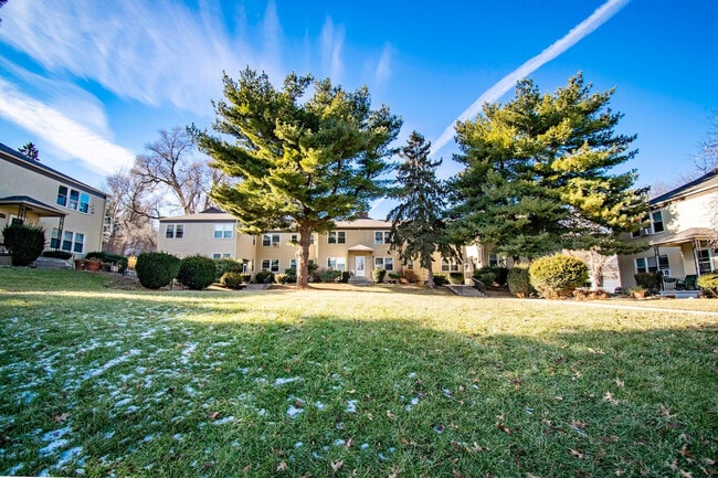 Building Photo - Dundee Village Rentals (820 N 46th St)