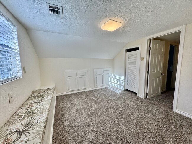 Building Photo - 504 Timber Bay Dr