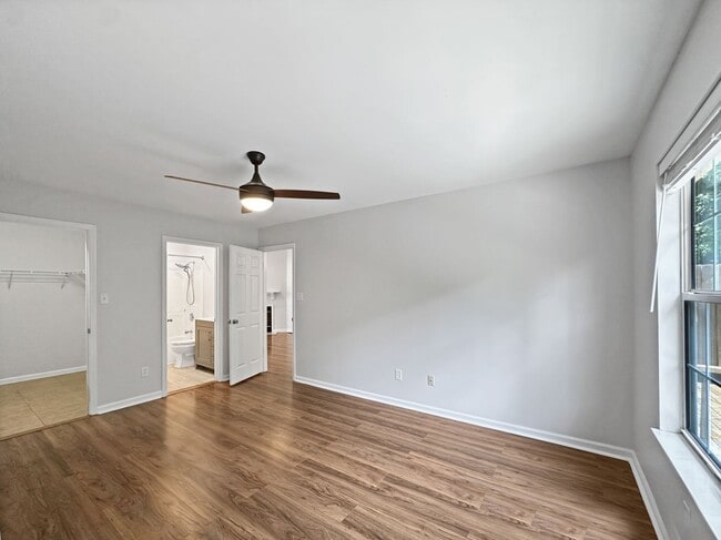Building Photo - Fantastic 2BR / 2BA condo in prime West Kn...