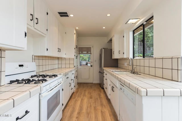 Building Photo - 5209 Alta Canyada Rd