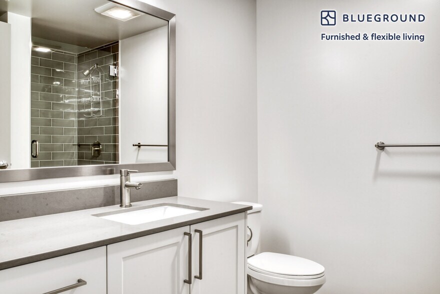 Building Photo - 704 Spring St