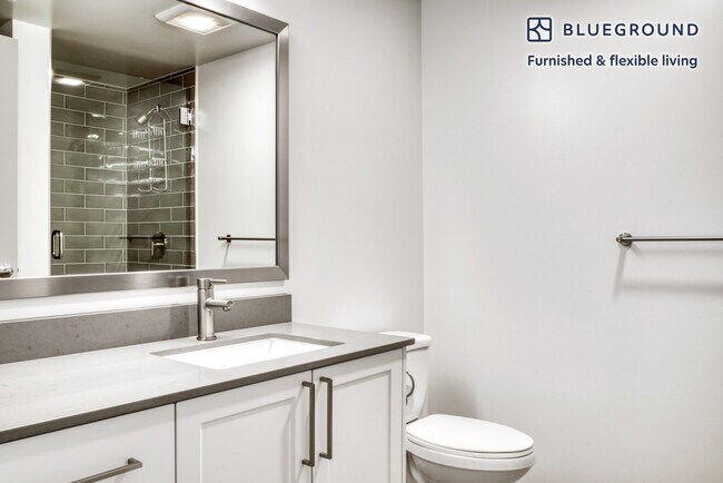 Building Photo - 704 Spring St