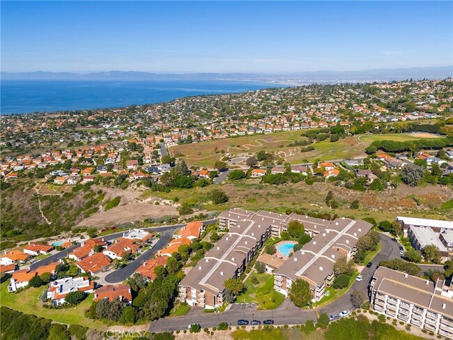Building Photo - 6542 Ocean Crest Dr