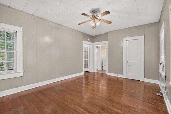 Building Photo - 4211 Avenue B
