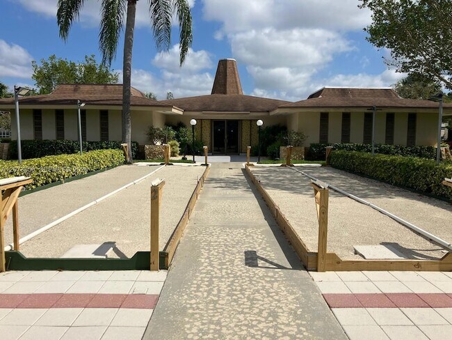 Building Photo - 4800 NW 35th St