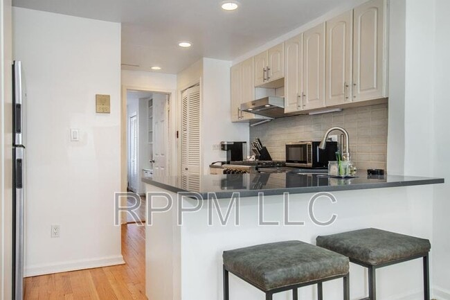 Building Photo - 146 Sussex St