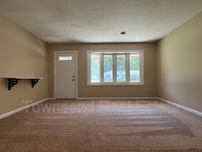 Building Photo - 5675 Livingston Dr