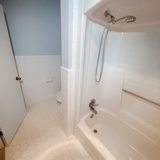 Building Photo - 2803 Jackson Dr