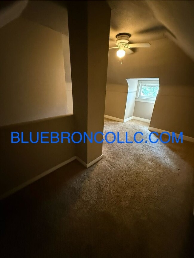 Building Photo - Beautiful house in Kansas City with a lot ...