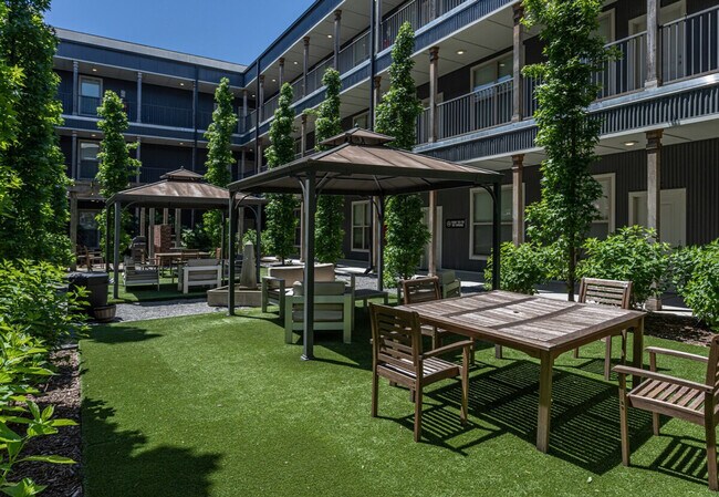 Building Photo - 111 E 4th St