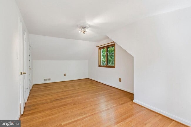 Building Photo - 9311 Adelaide Dr