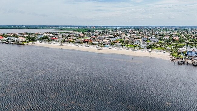 Building Photo - 5021 Porpoise Pl