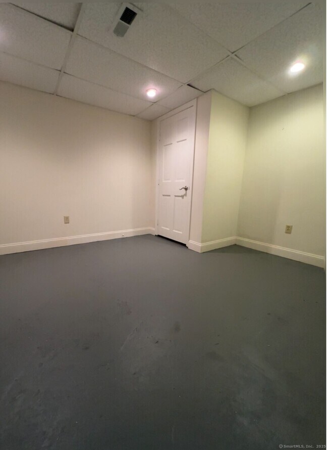 Building Photo - 15 Carriage Path N