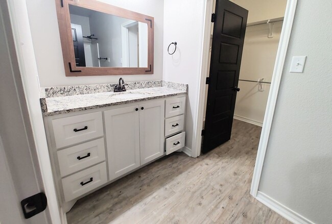 Building Photo - AUGUST PRE-LEASE! Modern 3-Bedroom Apartment with 2-Car Garage – Recently Constructed in Lubbock,...
