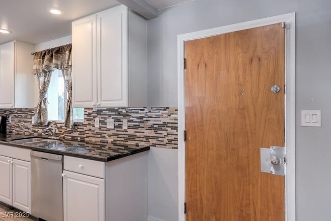 Building Photo - 3701 Pyramid Dr