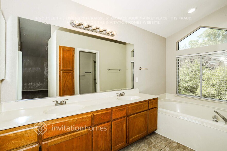 Building Photo - 4533 Winter Oak Way