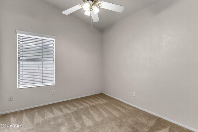Building Photo - 1113 E Betsy Ln