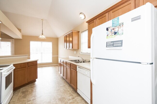 Building Photo - 5400 Milton Ridge Dr